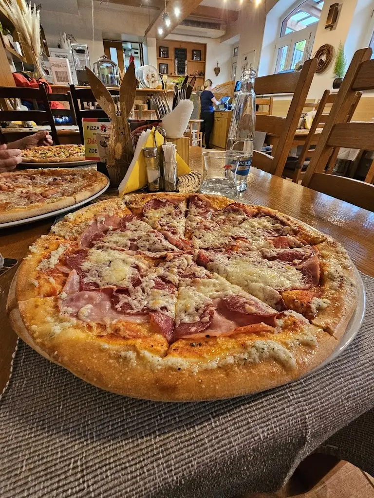 Pizza Halló_Napajedla_slider_image_2