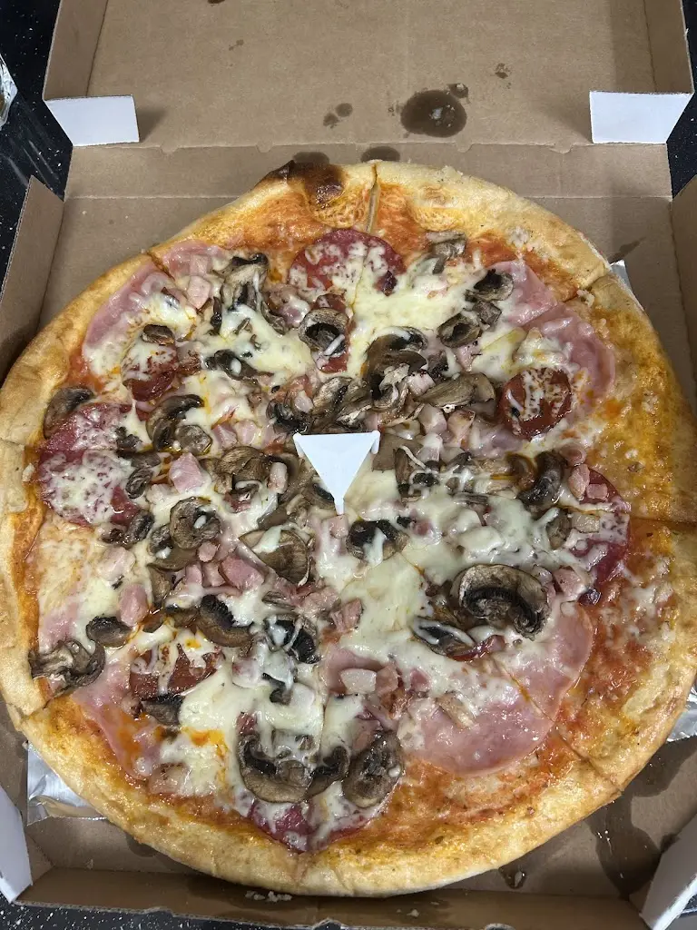 Pizza Halló_Napajedla_slider_image_3