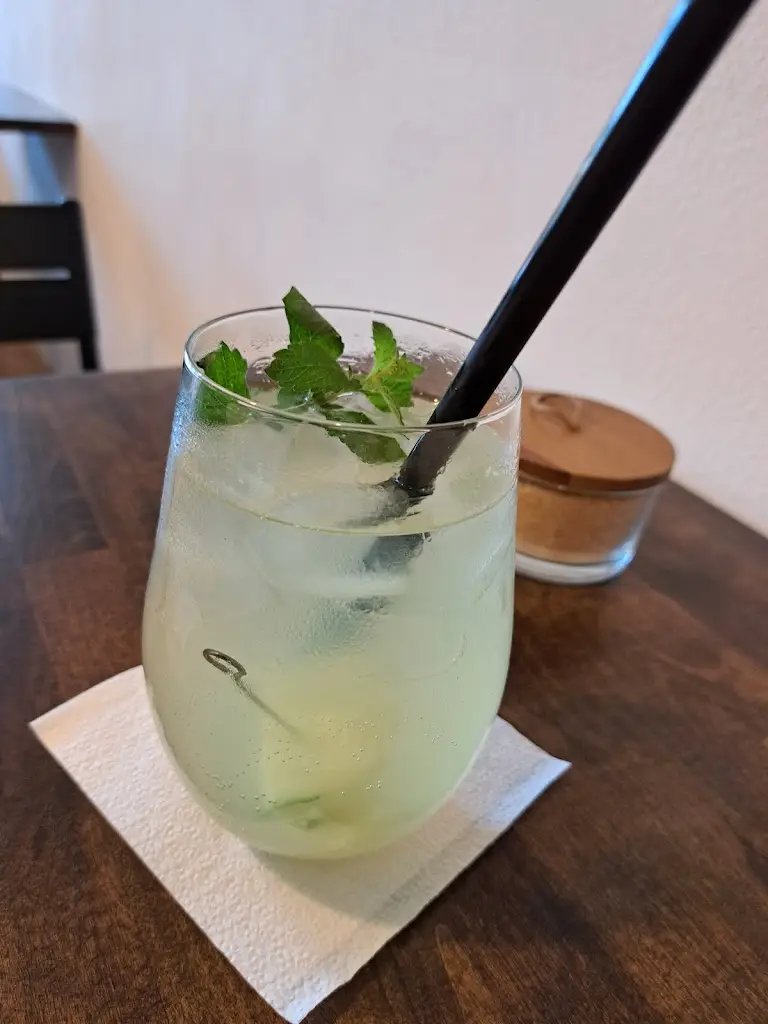 T V_Little Coffee_Napajedla_review