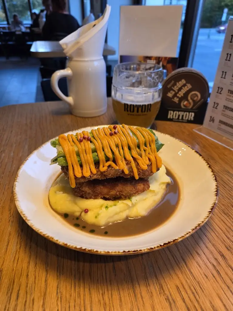 Restaurace U hejtmana Šarovce_Tupesy_slider_image_3