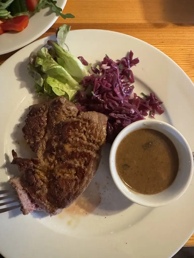 Isabella Oxsengendler_Restaurace Vráž_Trhové Sviny_review