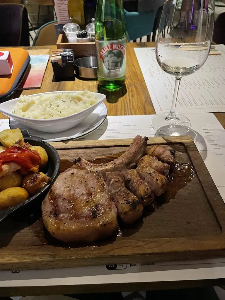 PJK LDN_Restoran Ustanička_Šumice_review