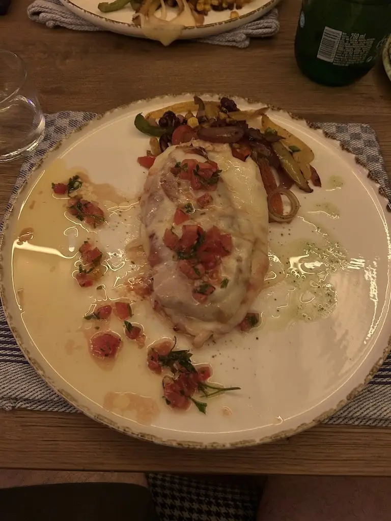 N Laurencic_Casa & Casa_Šumice_review