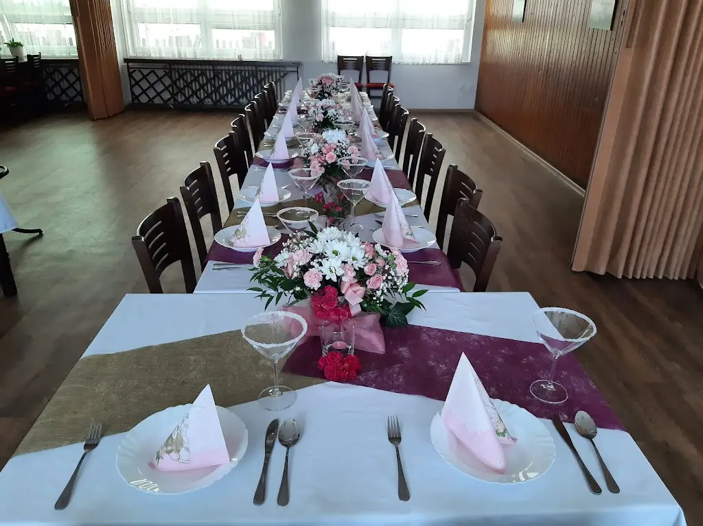 Junior - restaurace_Trhové Sviny_slider_image_3