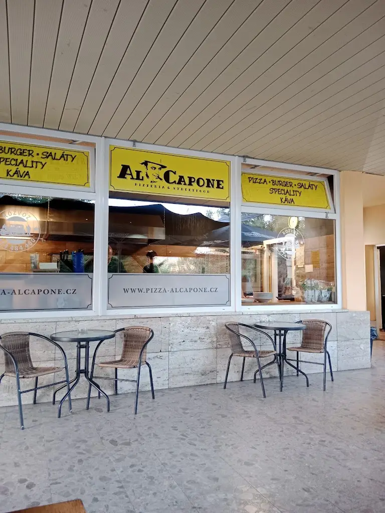 AlCapone Pizzerie_Rožnov pod Radhoštěm_slider_image_1
