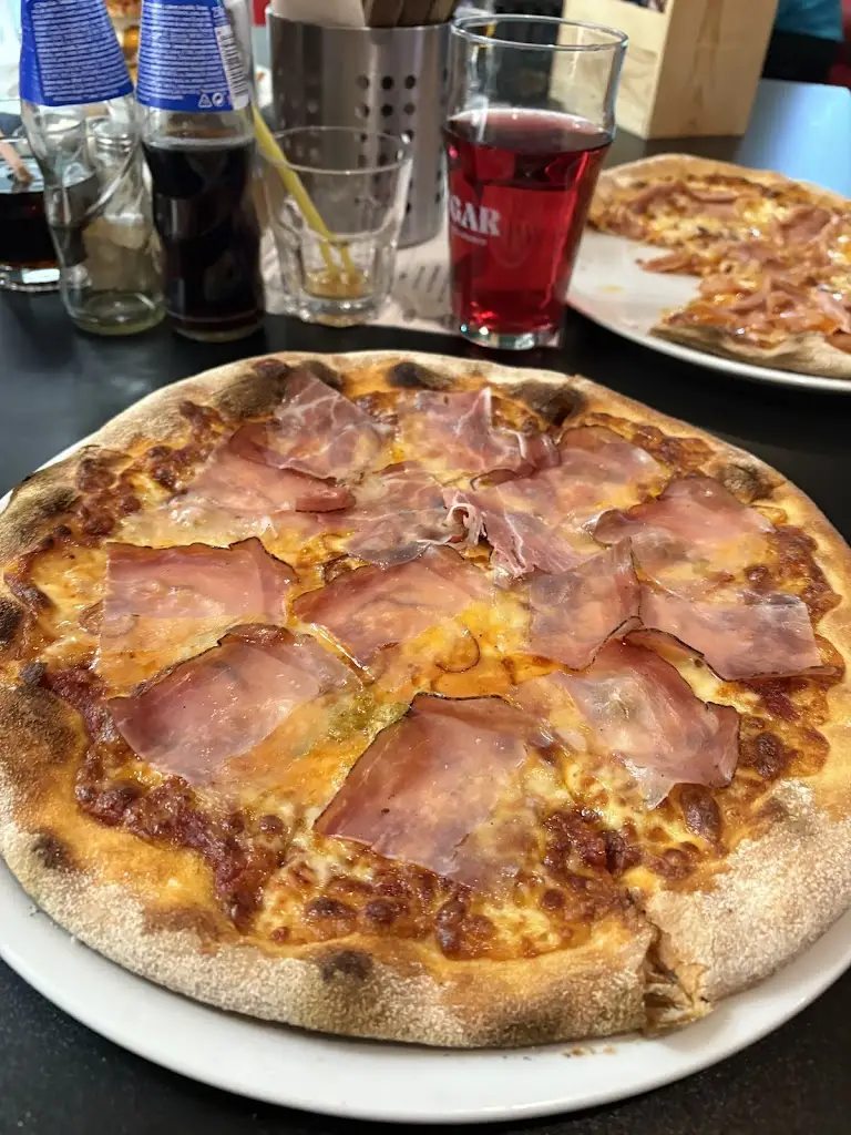 AlCapone Pizzerie_Rožnov pod Radhoštěm_slider_image_2