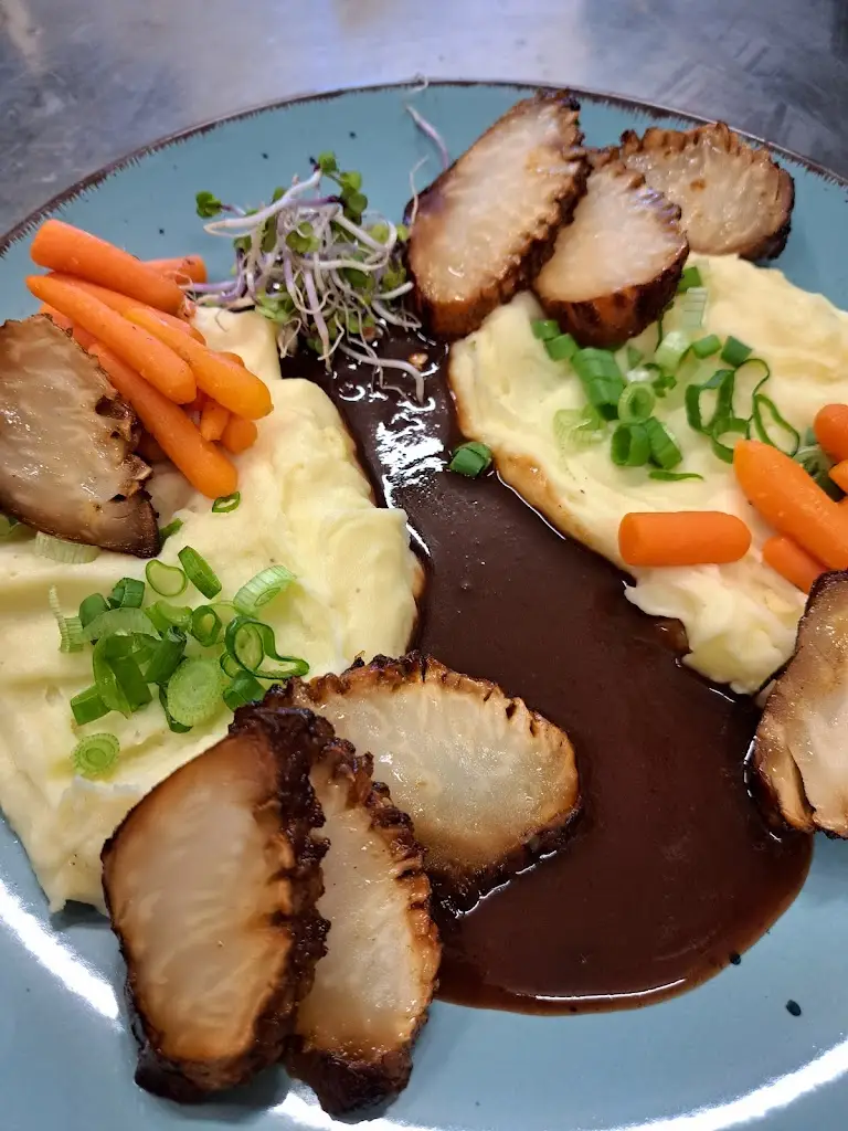 Restaurace U Tří Slunečnic_Okres Vsetín_slider_image_2