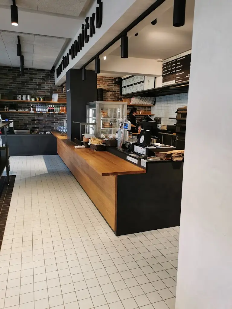 Mr 9_KANTÝNA u Koníčků_Uherský Brod_review