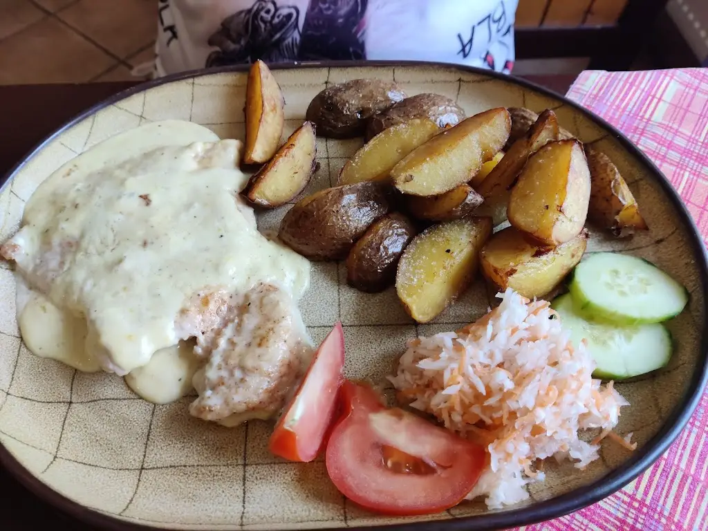 Milan Blažek_Restaurace Viktoria_Uherský Brod_review