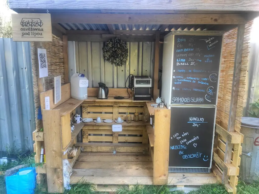 Tereza a Honza Hladkých_osvěžovna pod lípou_Trhové Sviny_review