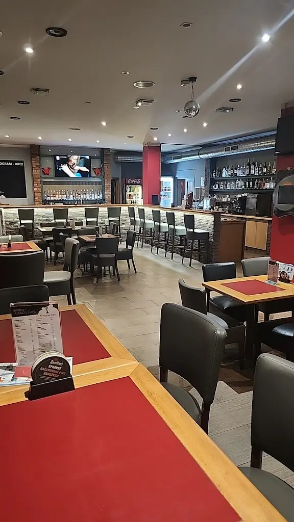 Sport bar u Dvou Čápů restaurant in Trhové Sviny