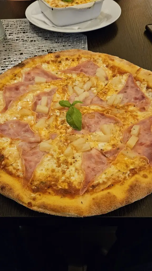 Ondra Sochovic_Pizzeria della Piazza_Týn nad Vltavou_review