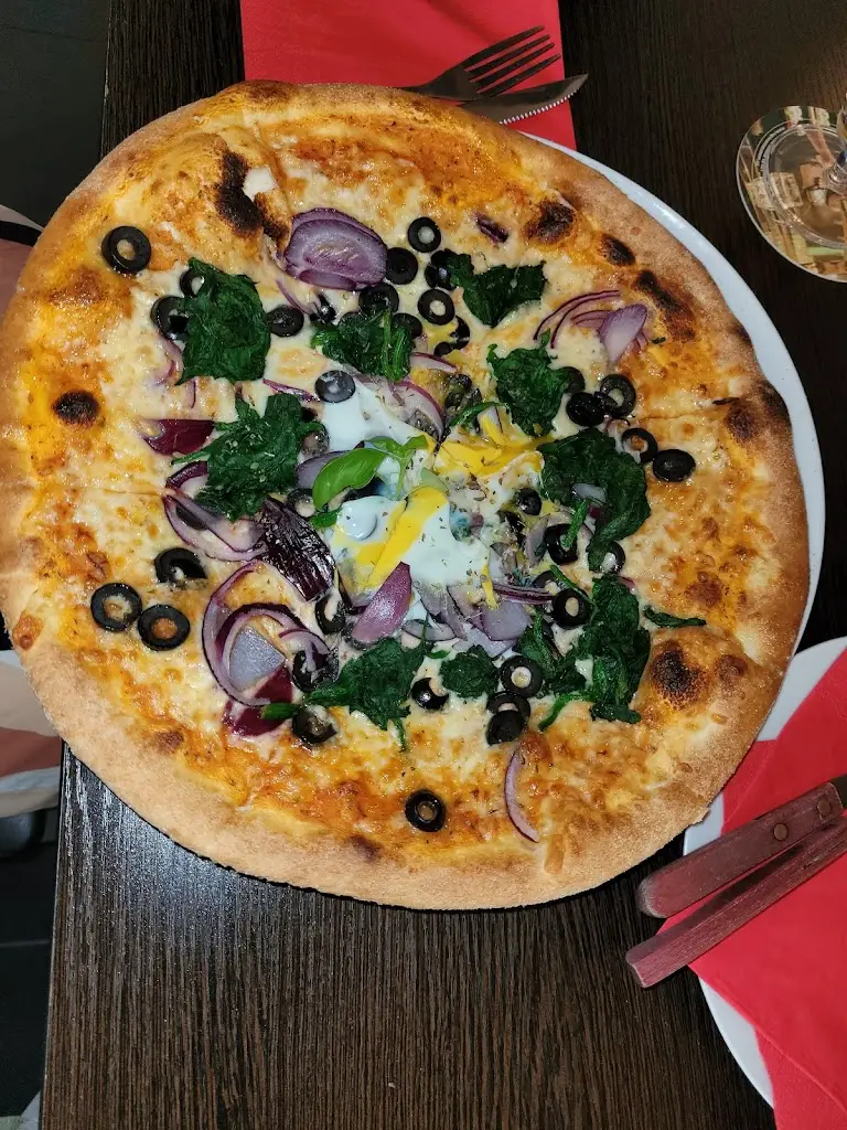 Pizzeria della Piazza_Týn nad Vltavou_slider_image_3
