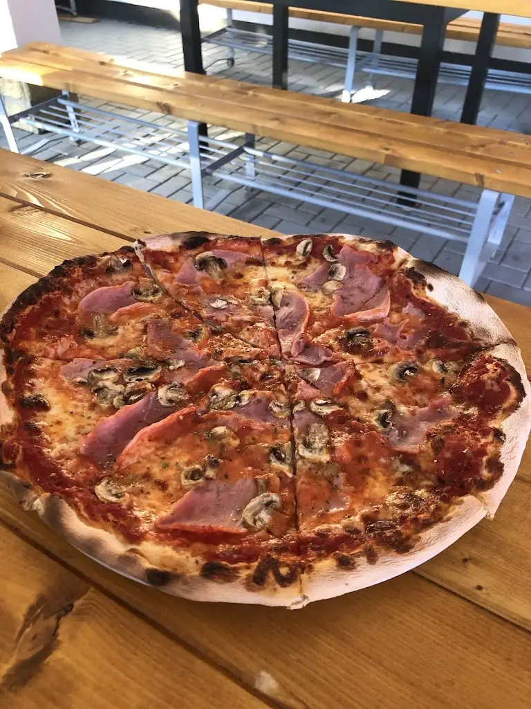 HALA bar&restaurace_Zubří_slider_image_3