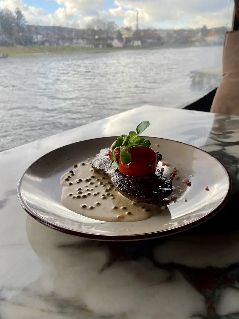 Restaurace a penzion Vorař_Týn nad Vltavou_slider_image_2