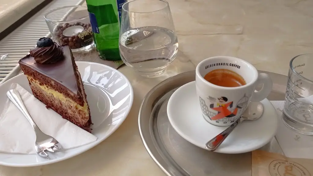 Olga Buchtelová_Kavarna U Slunce_Týn nad Vltavou_review