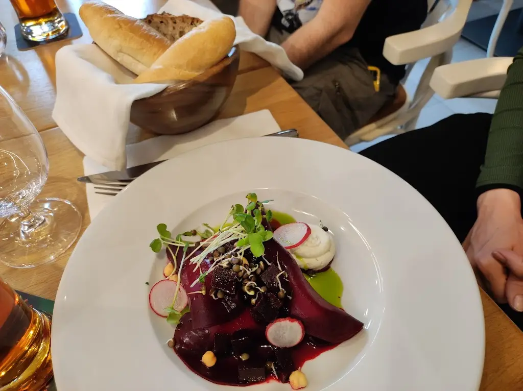 Károly Ozsvárt_Restaurace Bílý jednorožec_Třeboň_review