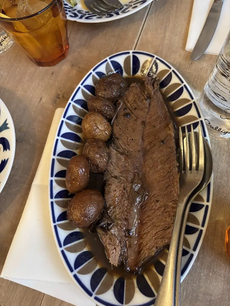 Laura Cozijnsen_Garelos_Brloh_review