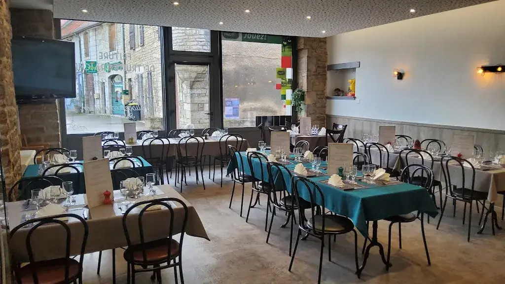 Café restaurant de l'hôtel de ville_Quingey_slider_image_1