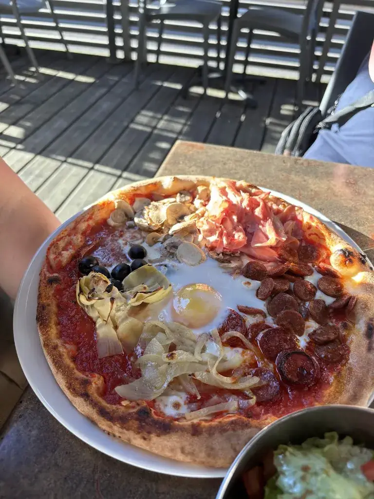 Caro_Restaurant Pizzeria La Gloria_Moulins_review