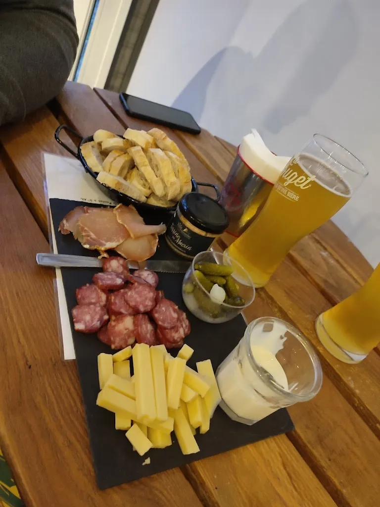 Guillaume DEBUIRE_Dan's Bar_Rioz_recensione