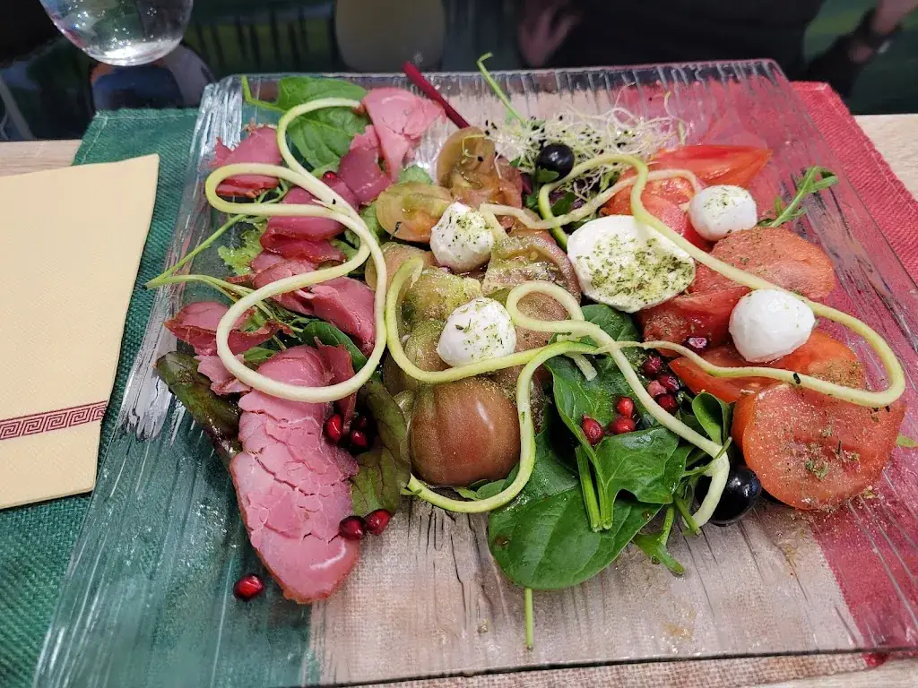 they platier_Contatore di Cristo - Food Court Italien - Epicerie fine_Ronchamp_review