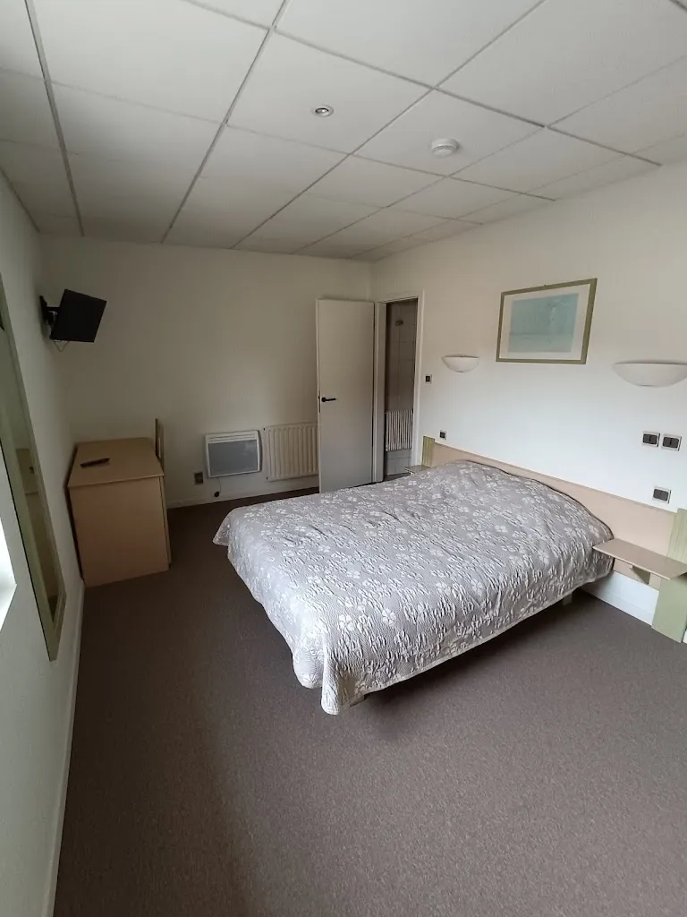 fergus grant_La Pomme d'Or_Ronchamp_review