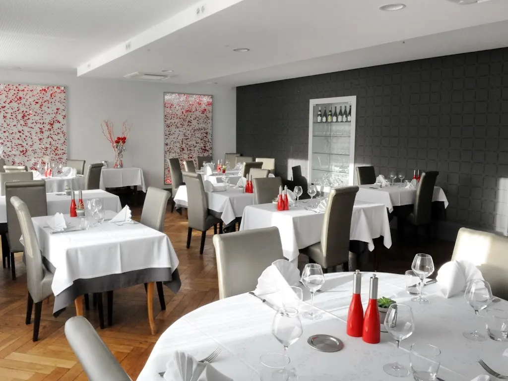 Hôtel Restaurant La Maison Blanche ristorante a Romanèche-Thorins