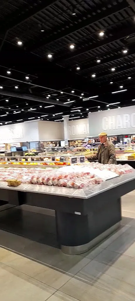 Gérard Menvussat_Centre commercial Les Portes de l'Allier_Avermes_Bewertung