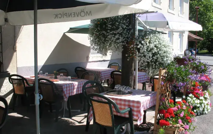 Aux Trois Bonheurs restaurant in Étueffont