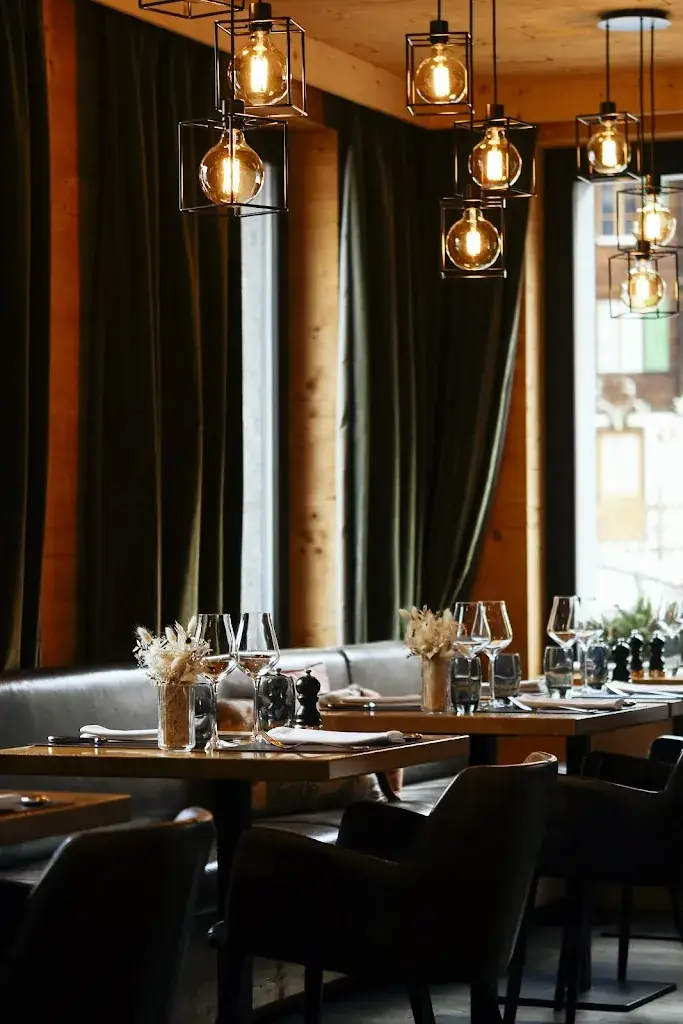 Le Café Valrose restaurante en Rougemont