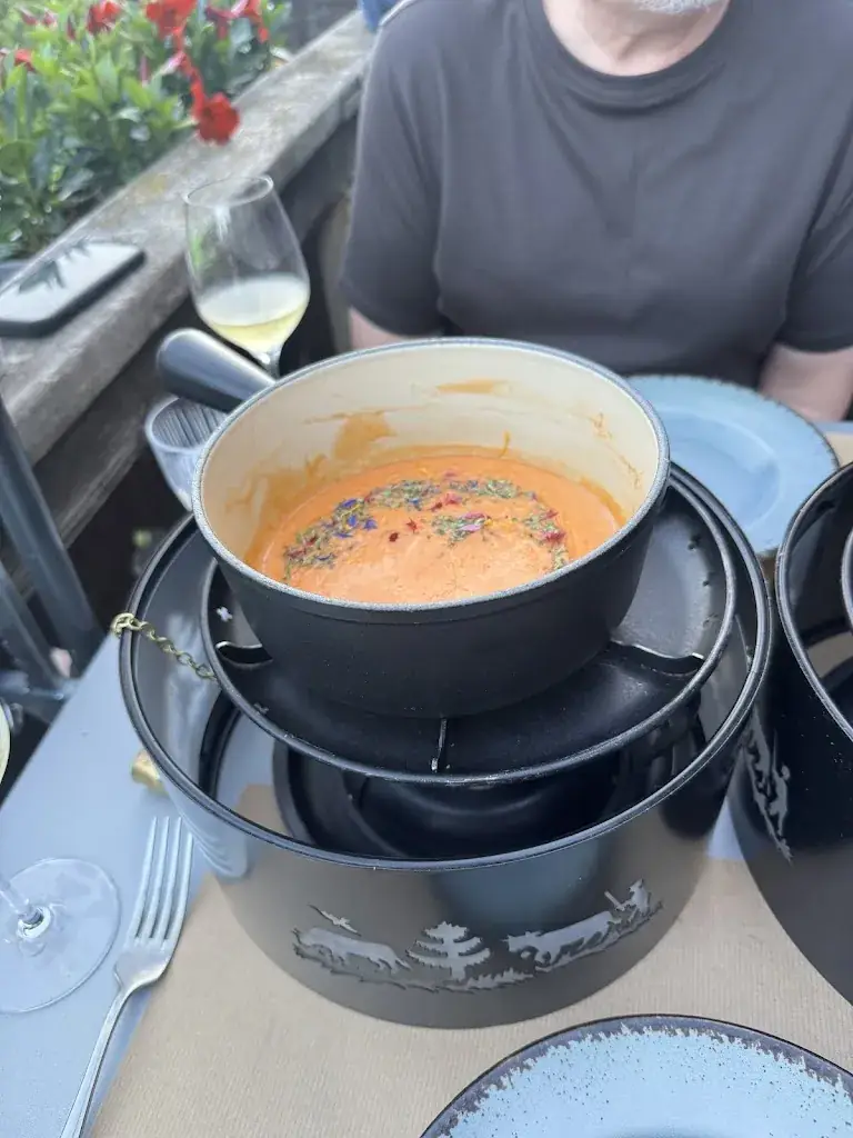 Allison L_Café du Cerf_Rougemont_reseña