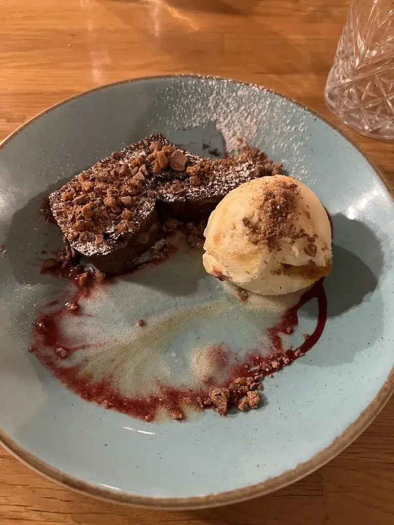 aiqing BI_Au Grès des Envies_Saint-Amand-en-Puisaye_review