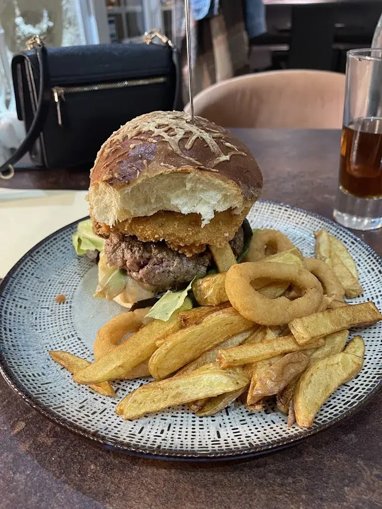 Amélie Jdt_Restaurant Le Phœnix_Saint-Germain-du-Plain_recensione