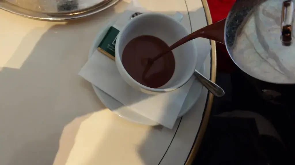 Les Deux Magots_Paris_slider_image_2