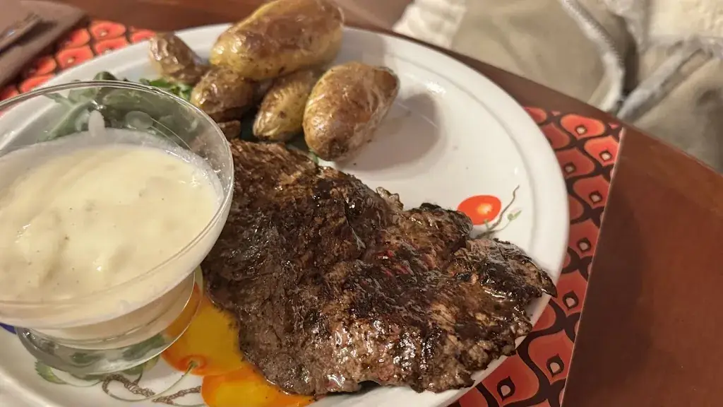 Adrian L_La Cuisine de D..._Saint-Germain-du-Bois_recensione