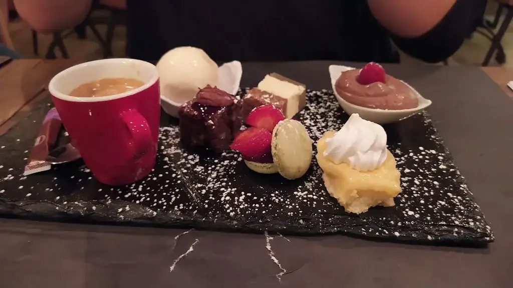 Laura Cantor_Le Bistrot du Château_Saint-Fargeau_review