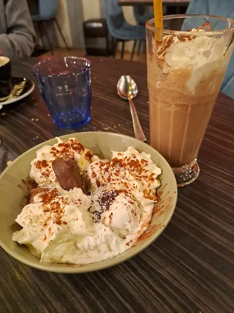 Nuria Almendro_Le Comptoir de Marius_Roye_review