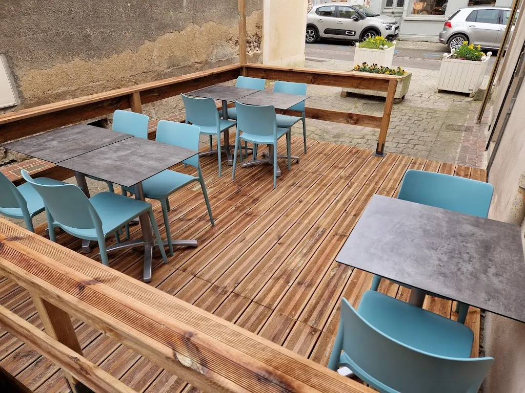 Café du Siècle restaurant in Saint-Julien-du-Sault