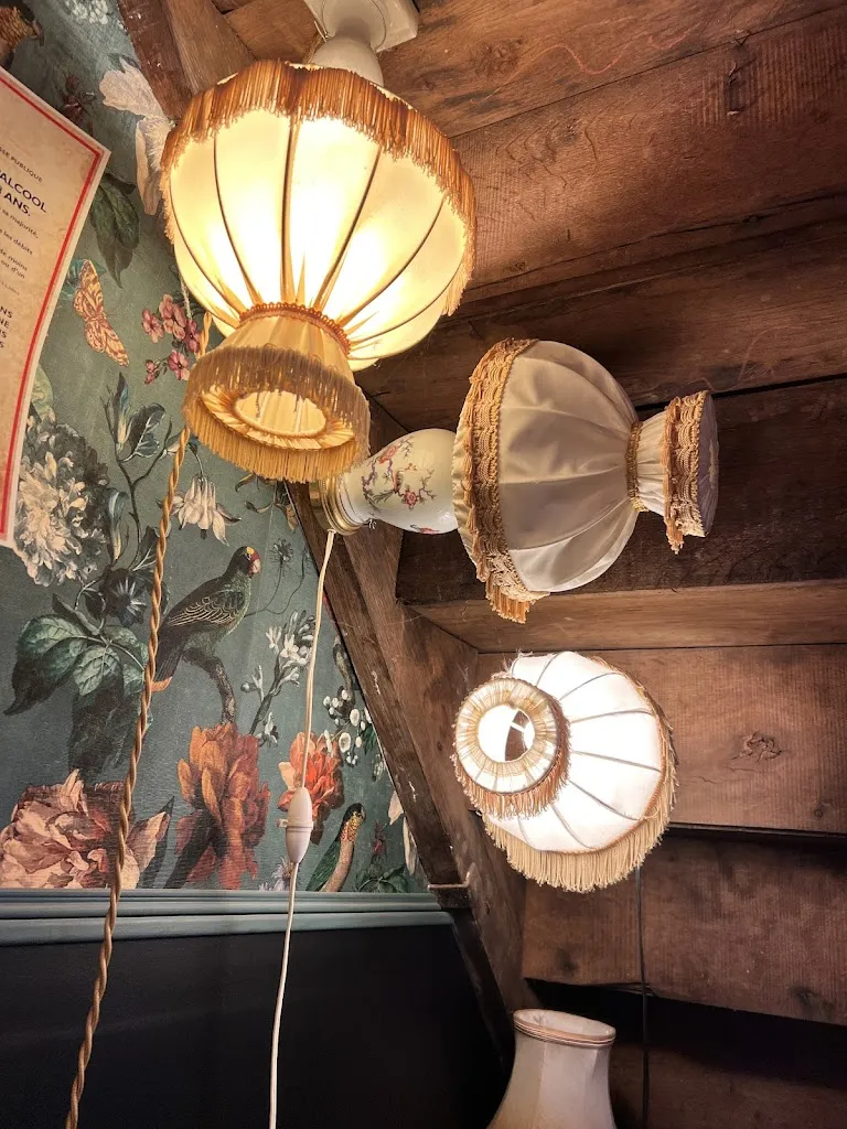 Megan Mahoney_Les Garagistes_Saint-Florentin_review