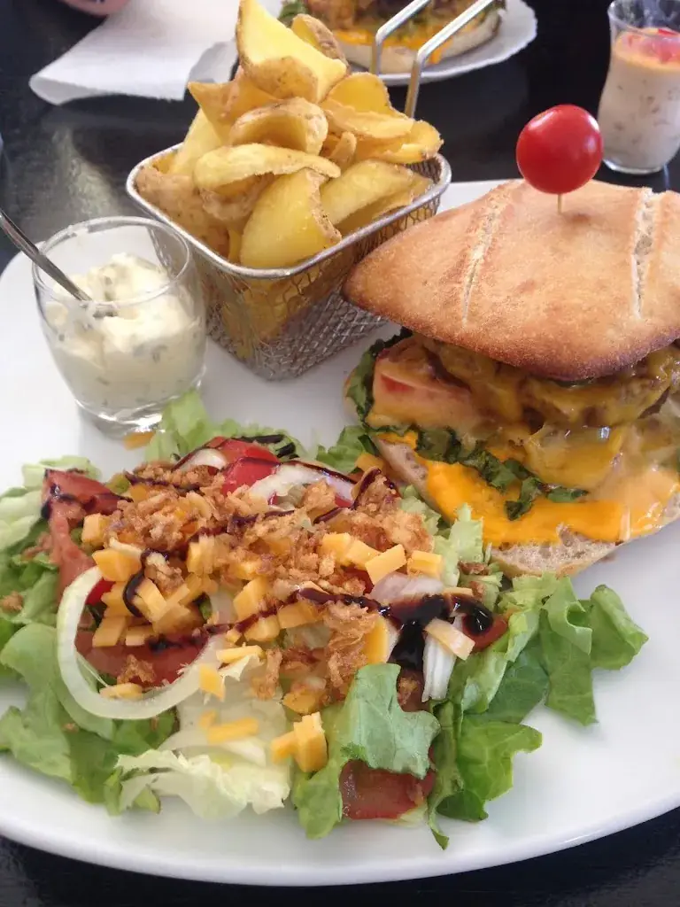 Coq magic_Saint-Pierre-le-Moûtier_slider_image_2