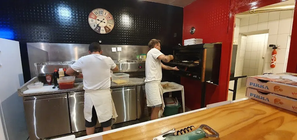 Pizza Cat saint pierre le moutier_Saint-Pierre-le-Moûtier_slider_image_1