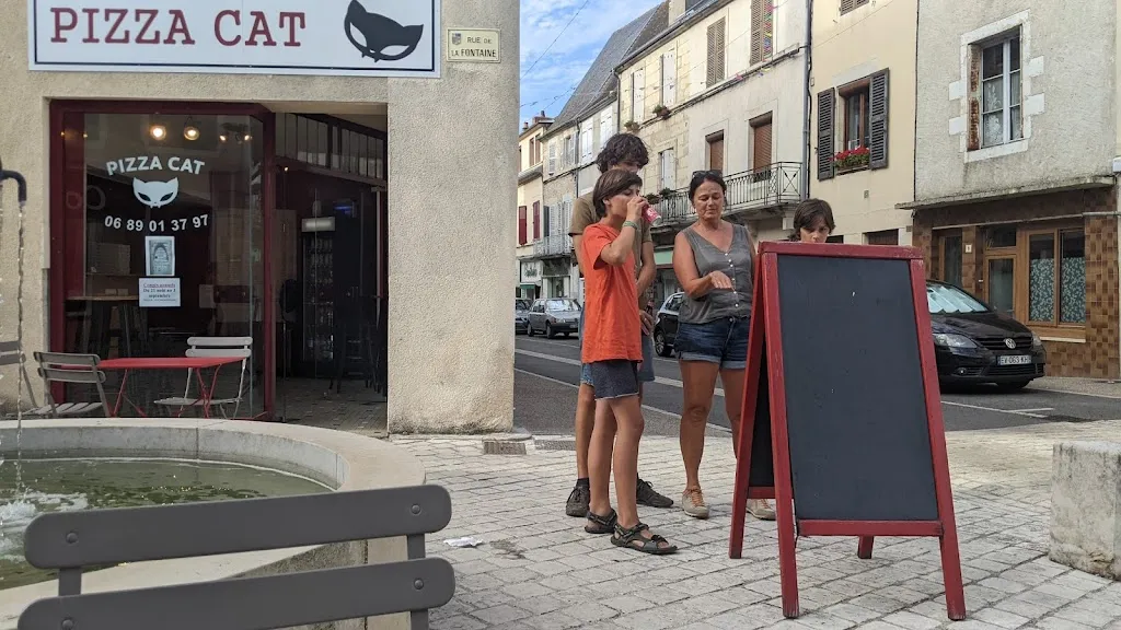 Pizza Cat saint pierre le moutier_Saint-Pierre-le-Moûtier_slider_image_3