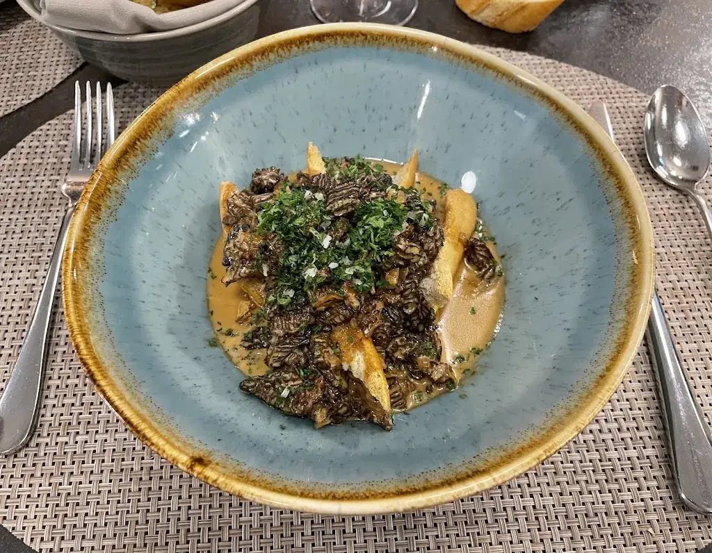 Tata Lisette_Restaurant du Port_Saint-Aubin-Sauges_review