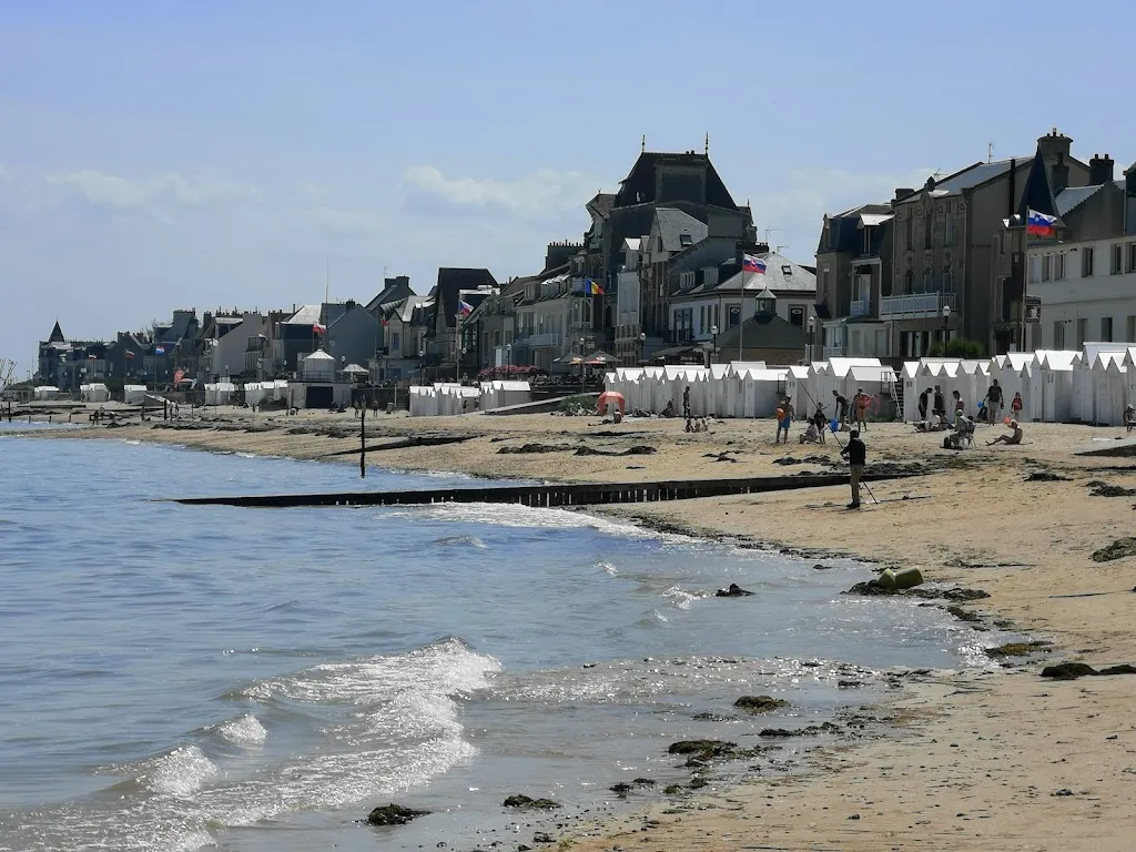 Ian Vessey_Plage de Saint Aubin sur Mer_Saint-Aubin-sur-Mer_review