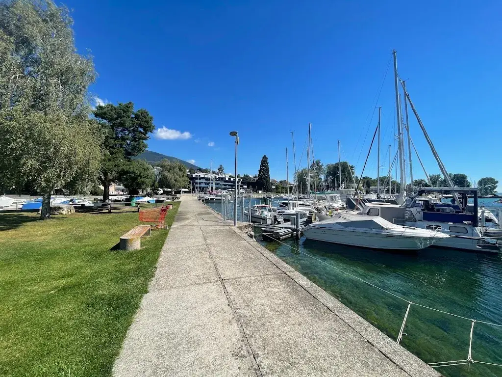 Hôtel Restaurant Port-Conty restaurant in Saint-Aubin-Sauges