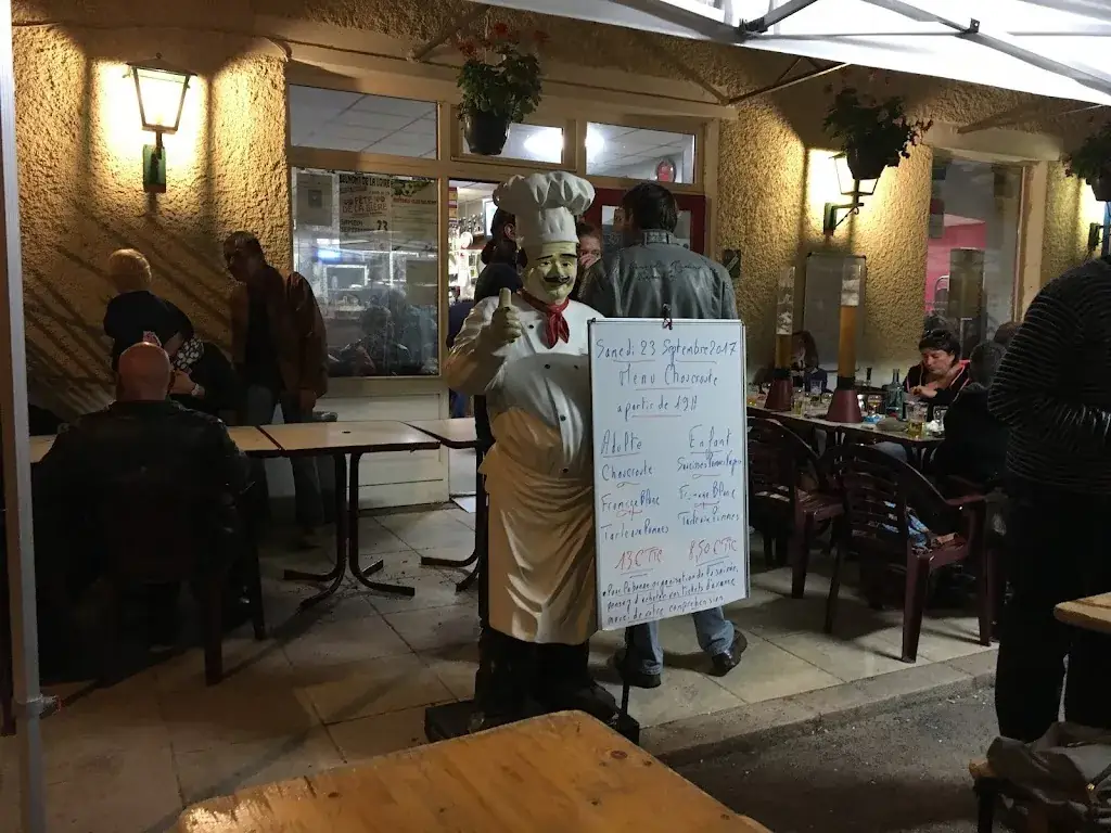 Simon McILGREW_La Terrasse_Belmont-de-la-Loire_review