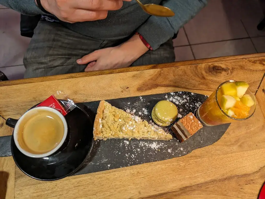 Sarah Jayne_Caf&Couette_Sainte-Suzanne-et-Chammes_review