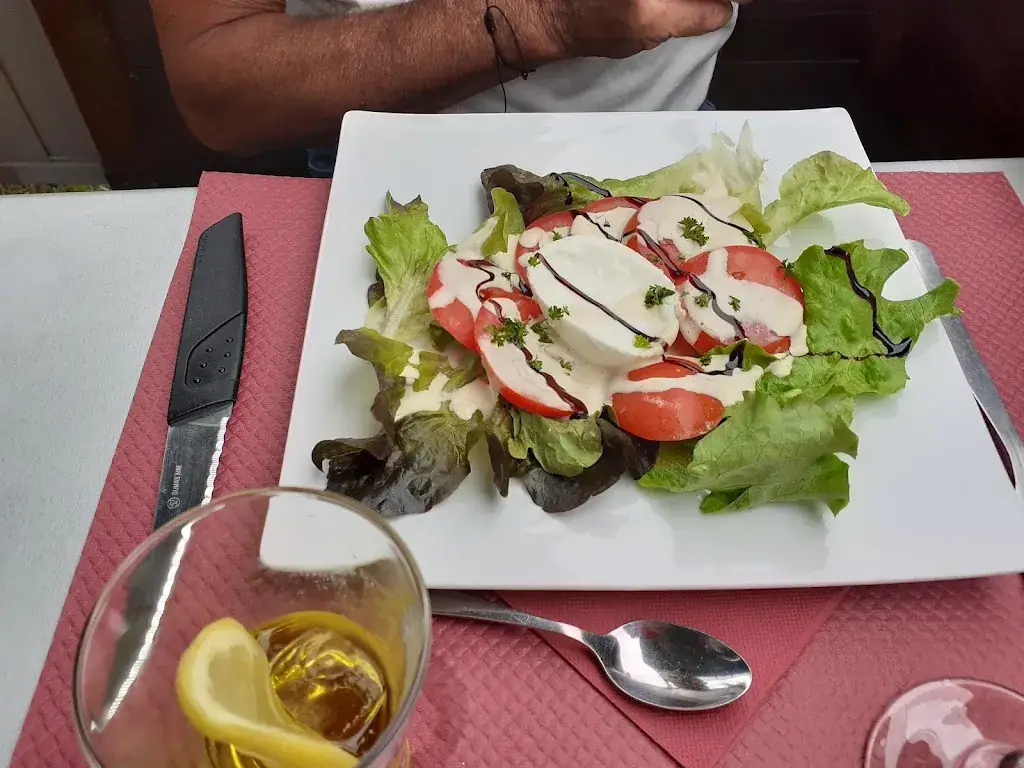 Francoise Martin_Le Chanois_Scey-sur-Saône-et-Saint-Albin_review