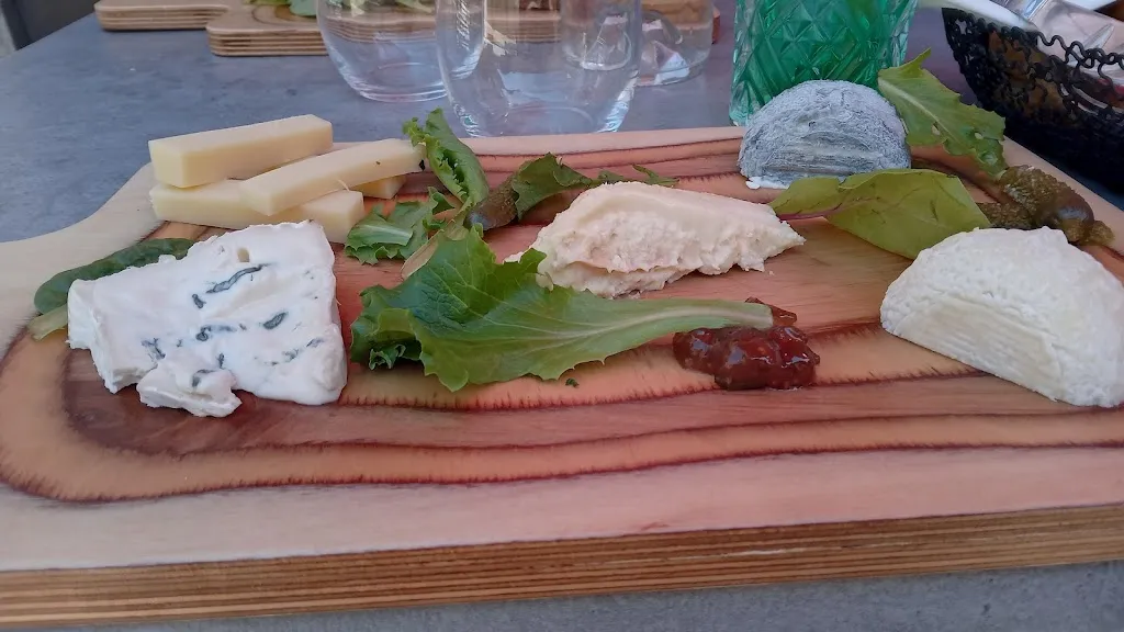 Tilly Poynter_Pinot Noir bar à vin_Savigny-lès-Beaune_review